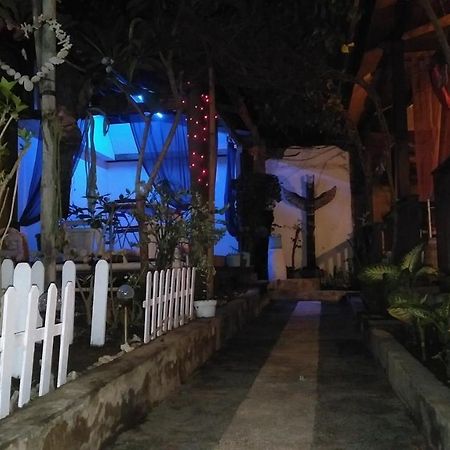 Salon De Nomad Gili T. Bed & Breakfast Gili Trawangan Exterior photo