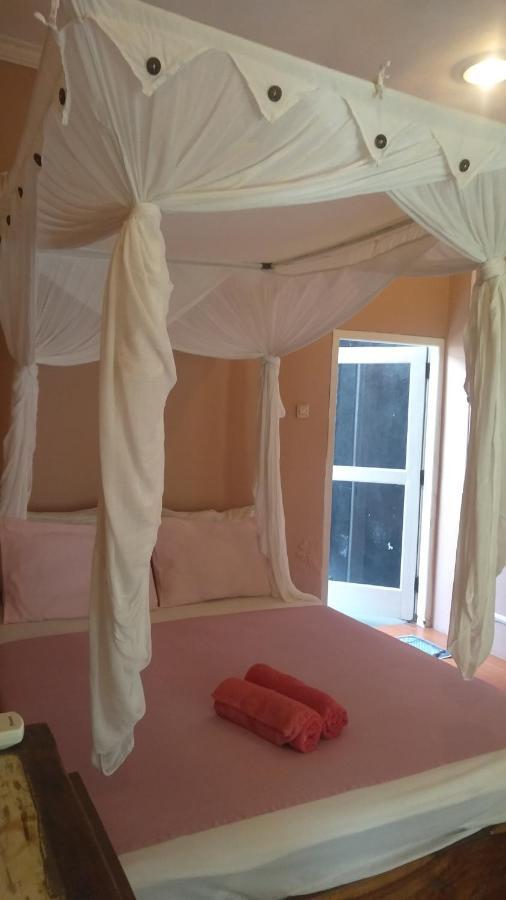 Salon De Nomad Gili T. Bed & Breakfast Gili Trawangan Exterior photo